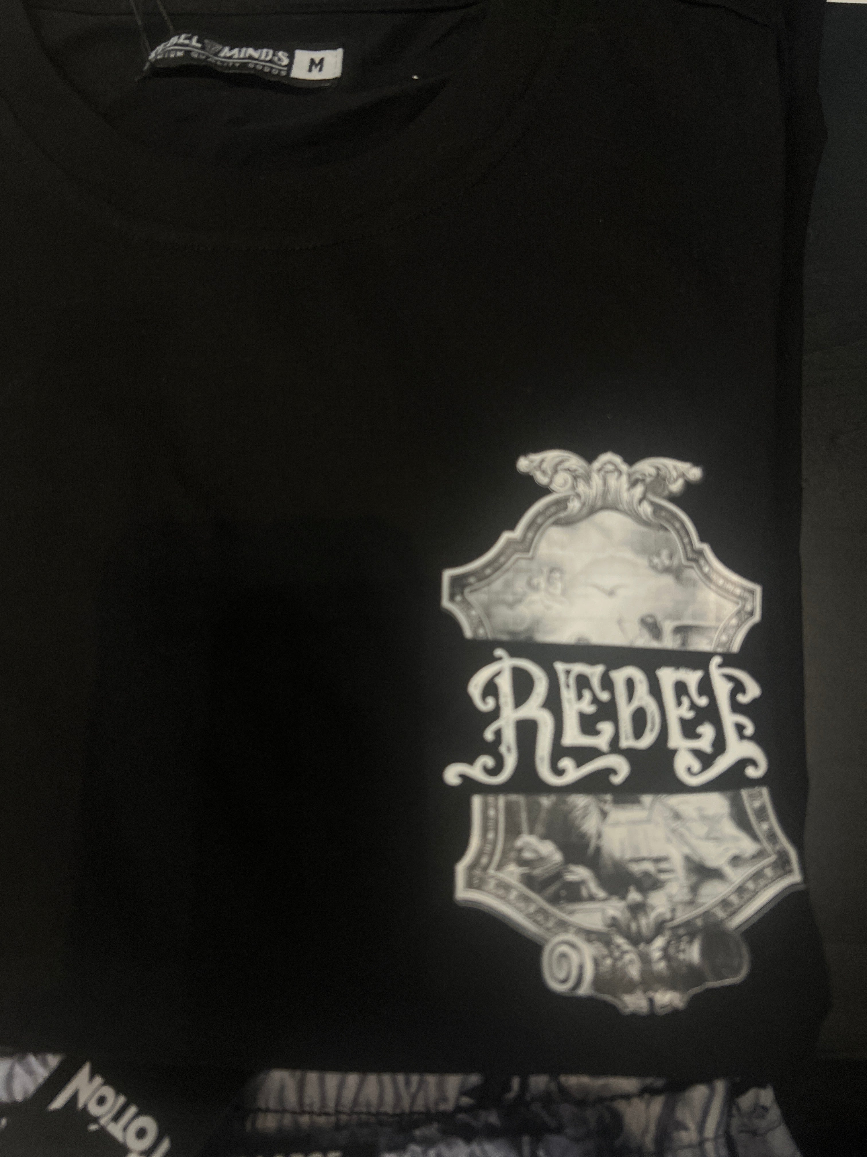 REBEL GRAPHIC TEE BLK 178